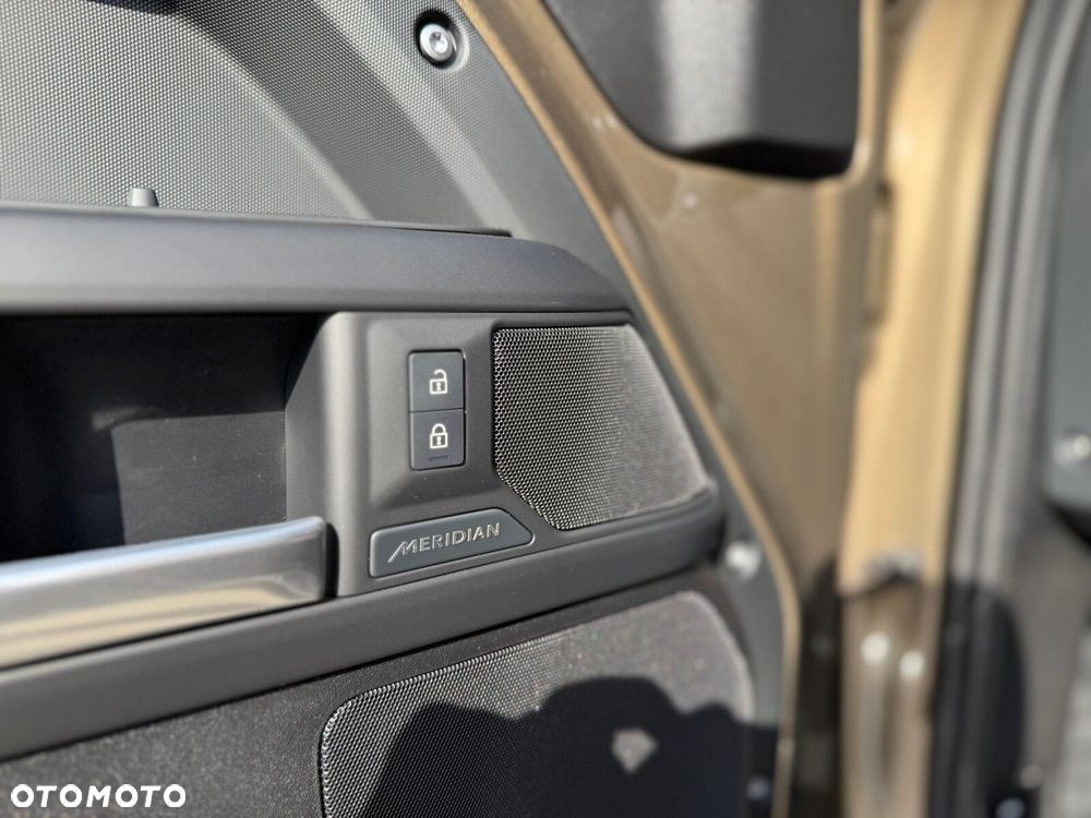 Land Rover Defender - 8