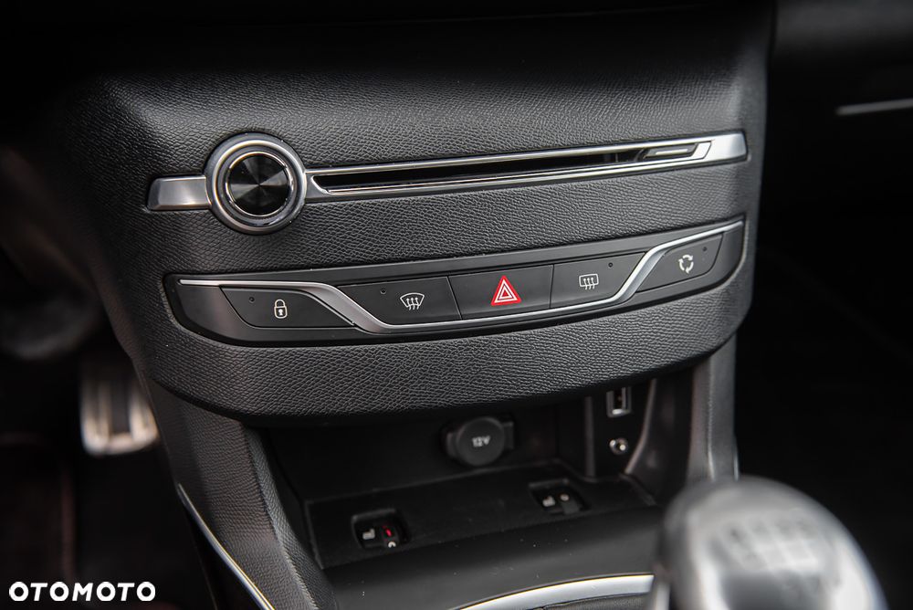 Peugeot 308 1.6 e-THP GT S&S - 25