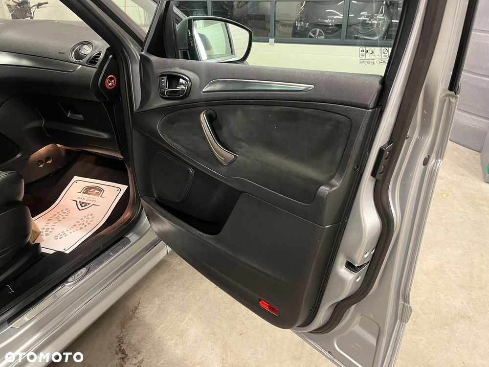 Ford S-Max - 22