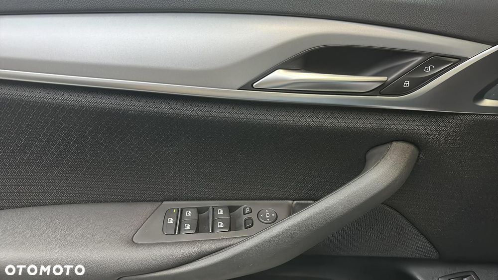 BMW Seria 5 520d xDrive MHEV - 32