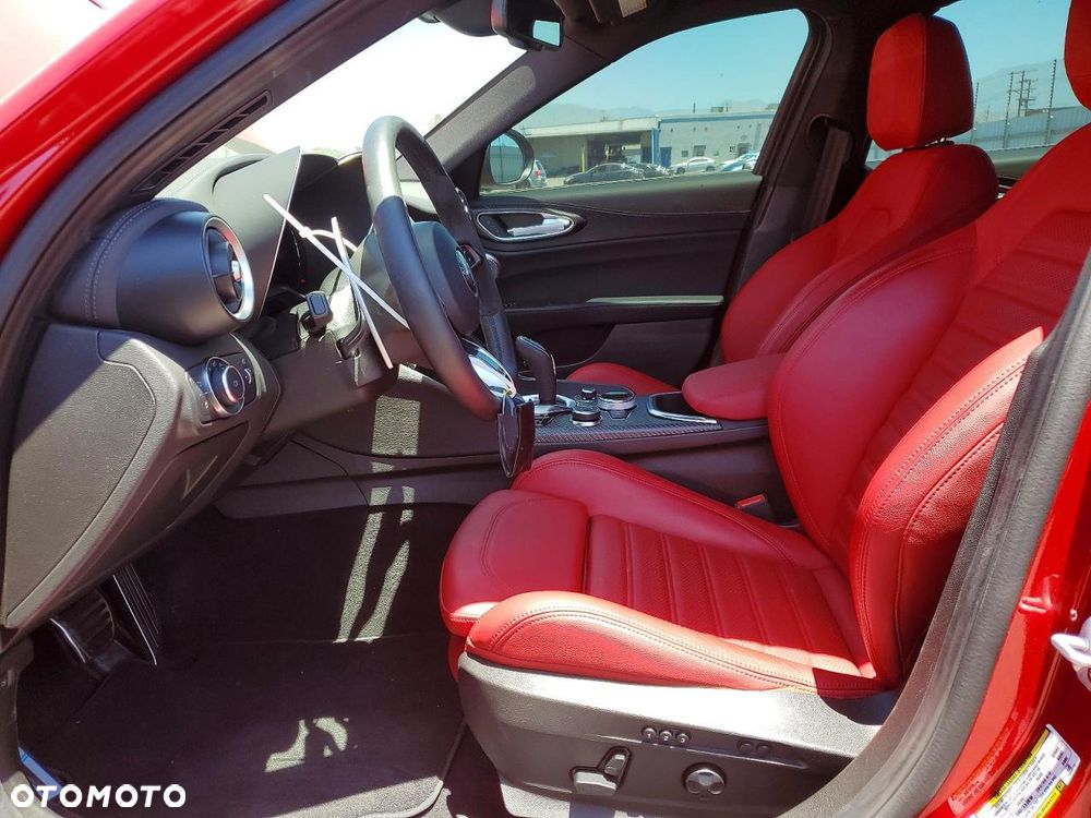 Alfa Romeo Giulia 2.9 V6 Bi-Turbo AT8 Quadrifoglio - 8