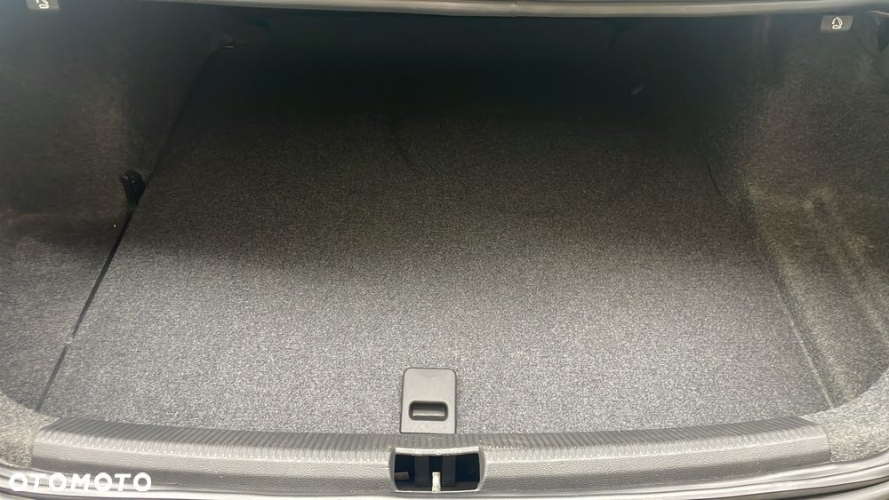 Volkswagen Passat - 25
