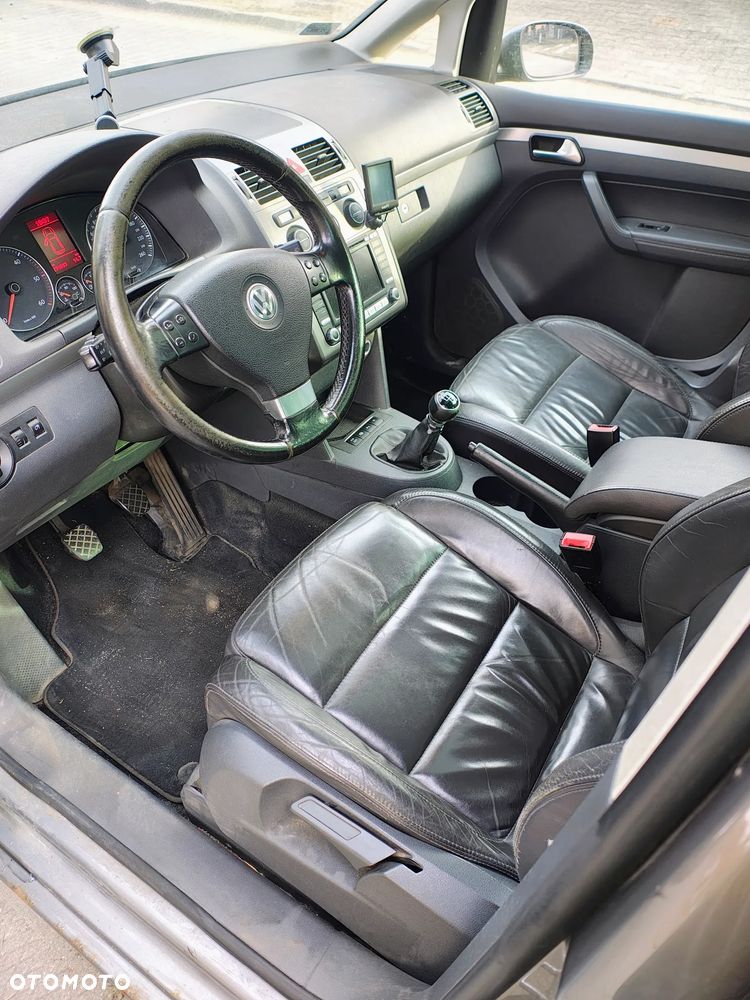 Volkswagen Touran 2.0 TDI DPF Highline - 13