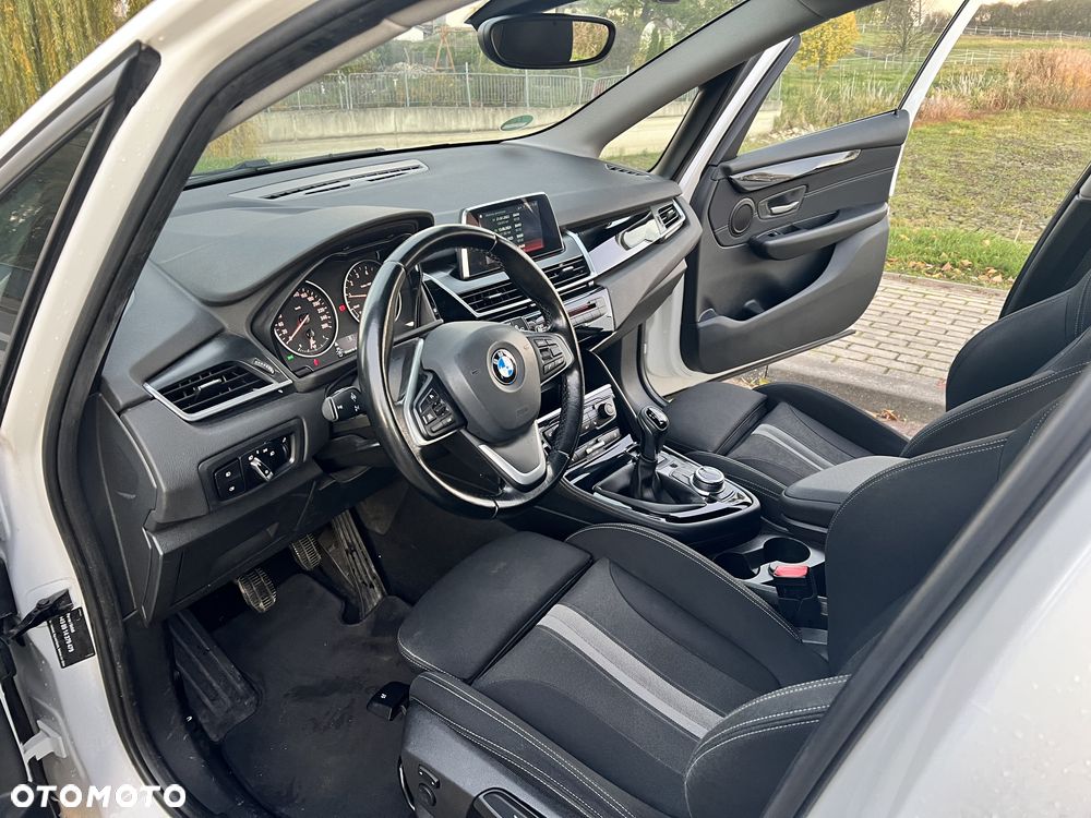 BMW 220I Active Tourer 2017 photo 2