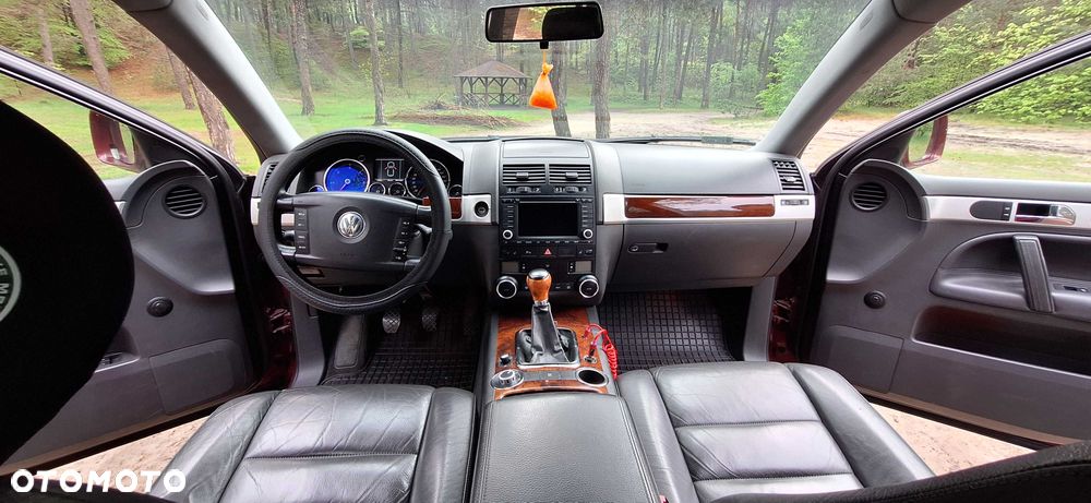 Volkswagen Touareg - 1