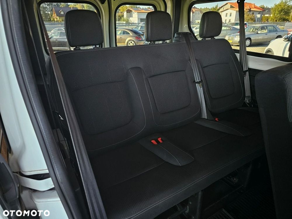Renault Trafic - 25