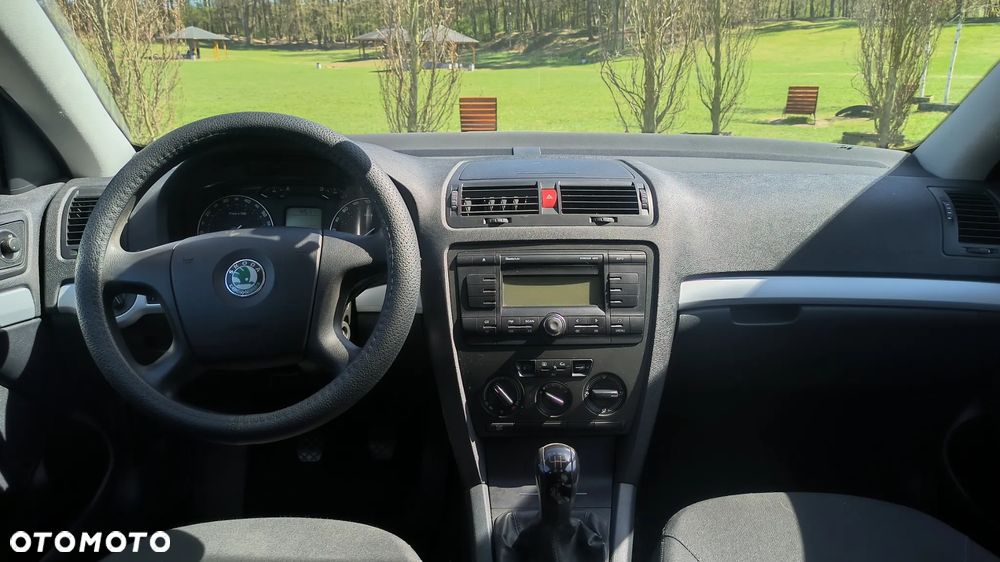 Skoda Octavia 1.6 Combi Style - 9