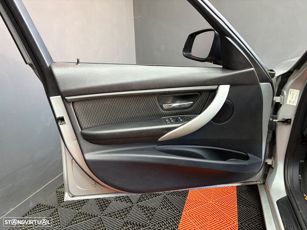 BMW 320 d Touring Aut. Sport Line - 36
