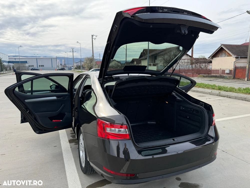 Skoda Superb 2.0 TDI Ambition - 11