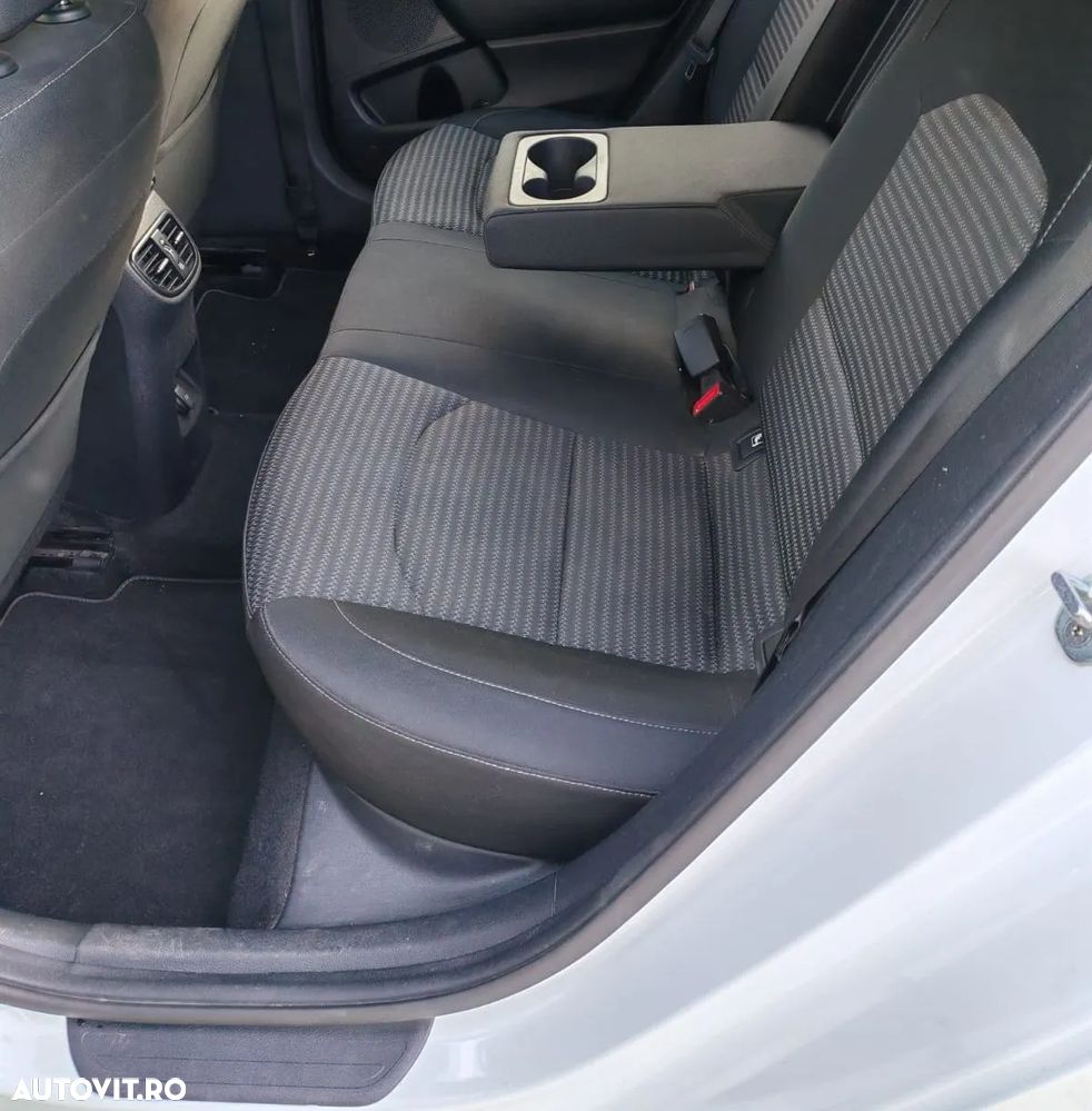 Kia Ceed - 12