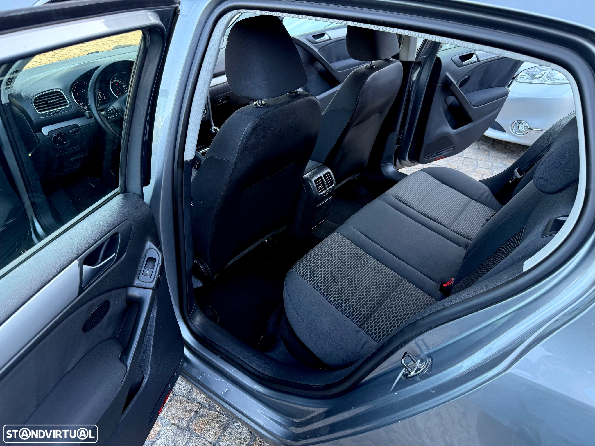 VW Golf 1.6 TDi Style - 8