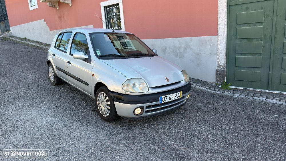 Renault Clio 1.9 DTi RXE - 2