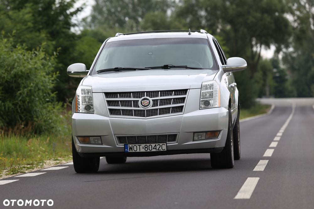 Cadillac Escalade - 4