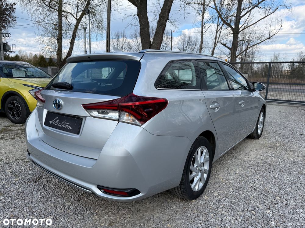 Toyota Auris Hybrid 135 Premium - 4