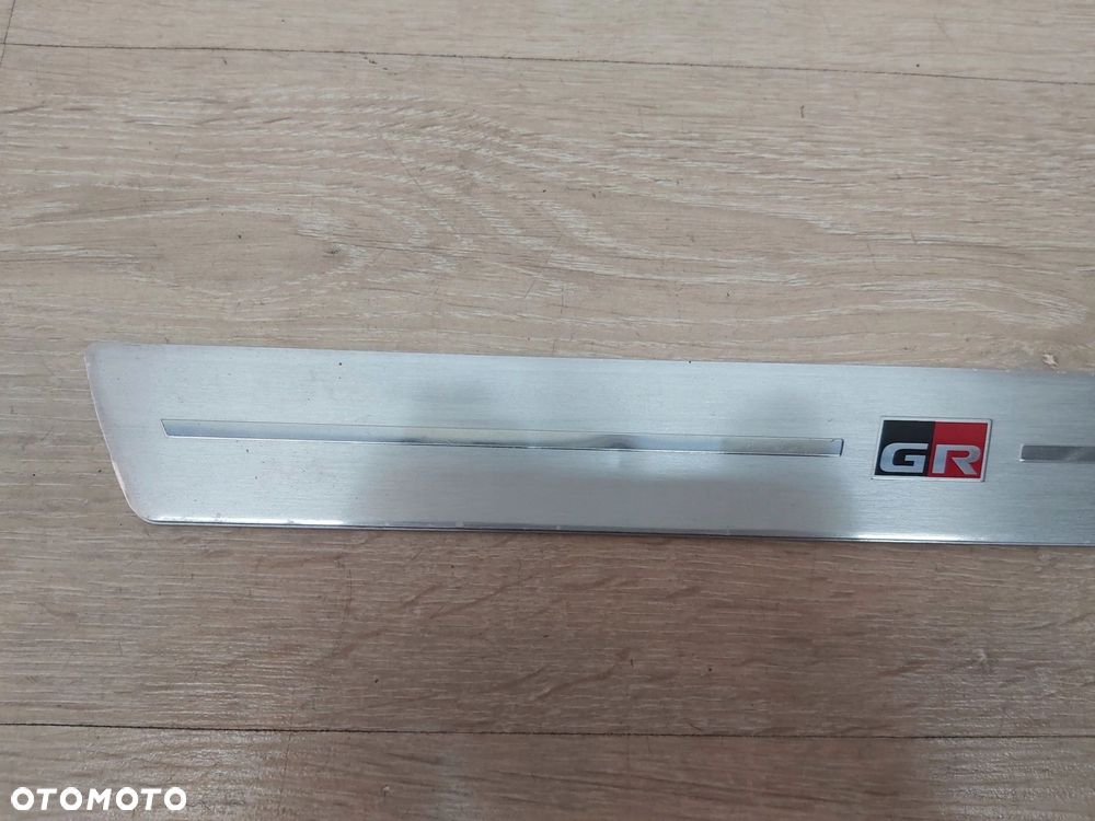 Toyota Yaris IV listwa nakładka progowa lewa prawa GR 67913-YY570 - 2