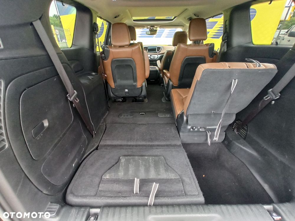 Chrysler Pacifica - 11
