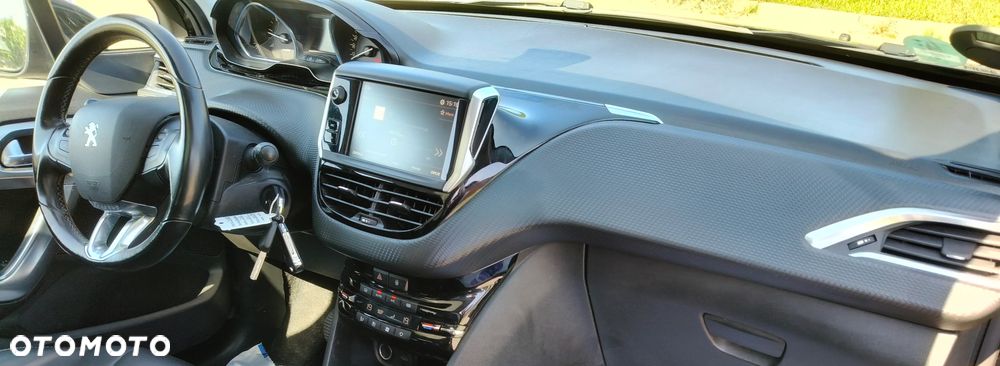 Peugeot 2008 1.5 BlueHDi Allure S&S - 18