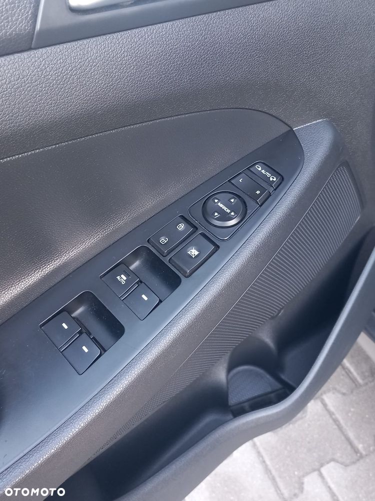 Hyundai Tucson 1.7 CRDI BlueDrive Comfort 2WD - 11