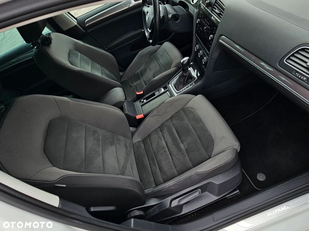 Volkswagen Golf - 17