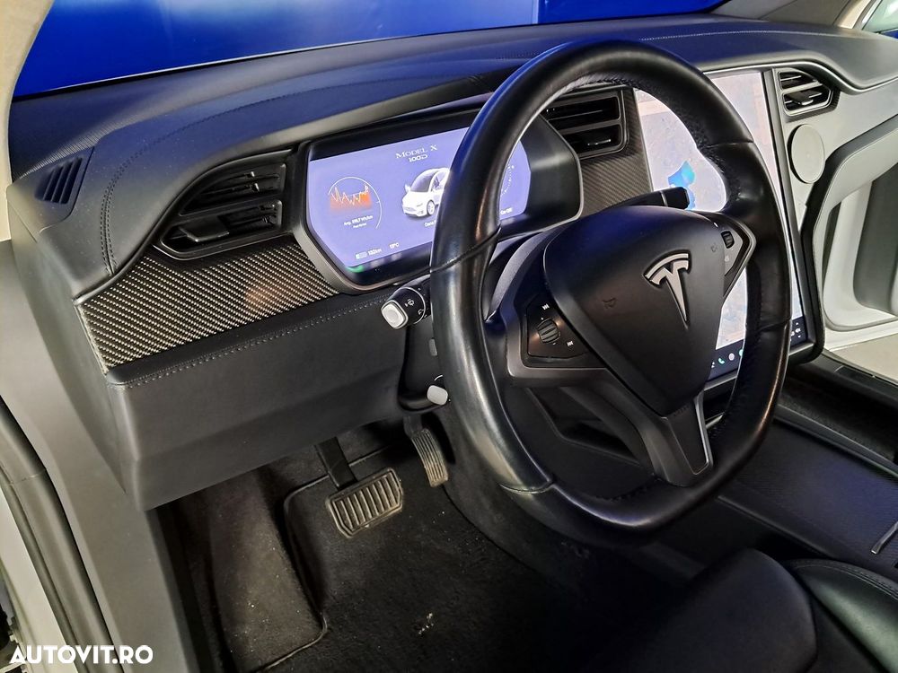 Tesla Model X - 10