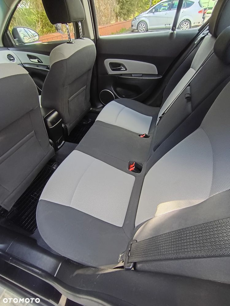 Chevrolet Cruze - 24