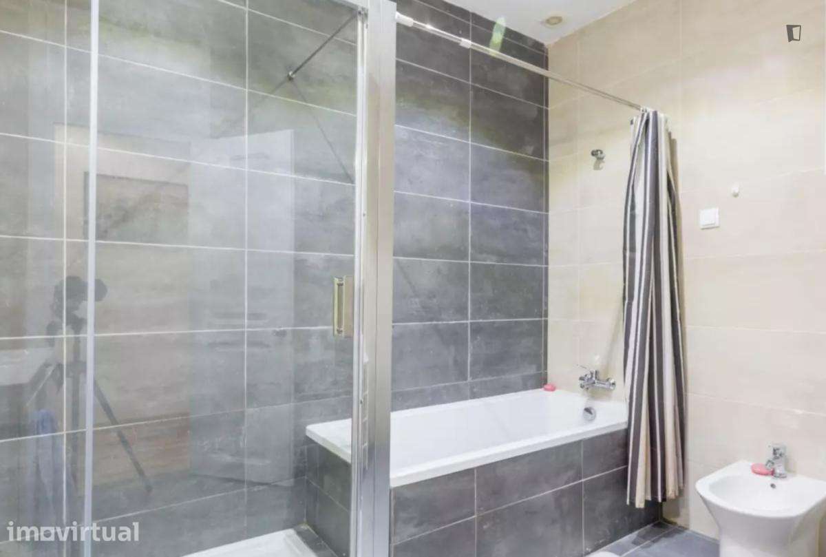 Quarto - localizado em Anjos Lisbon - Grande imagem: 5/11