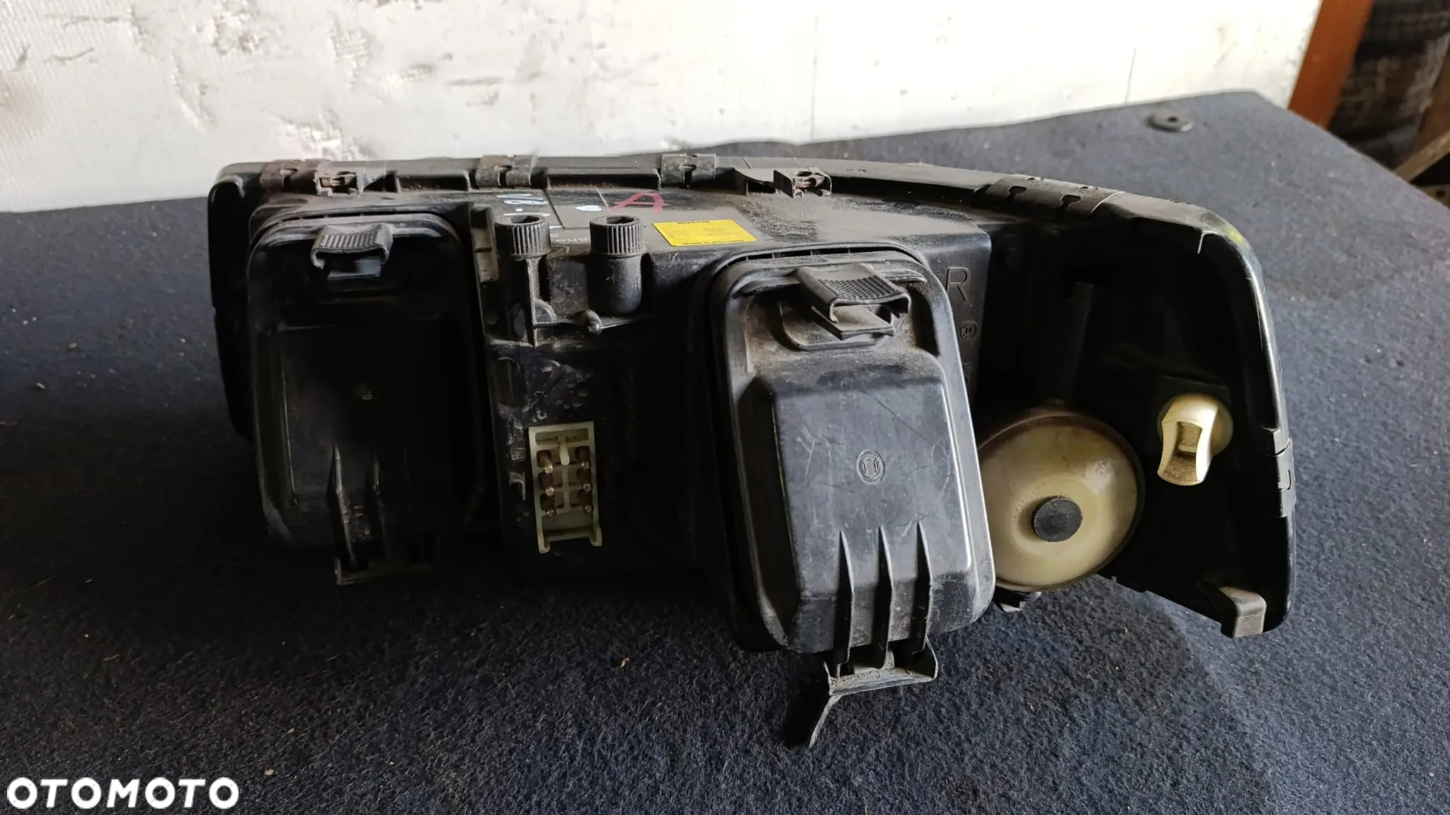 Lampa przednia prawa reflektor przedni Audi v8 d11/100/200 - 2