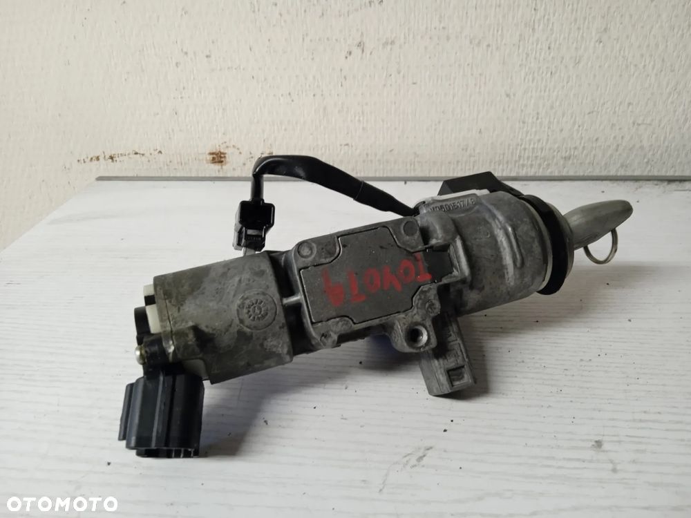 STACYJKA Z KLUCZYKIEM TOYOTA AVENSIS T25 45020-05-04 - 1