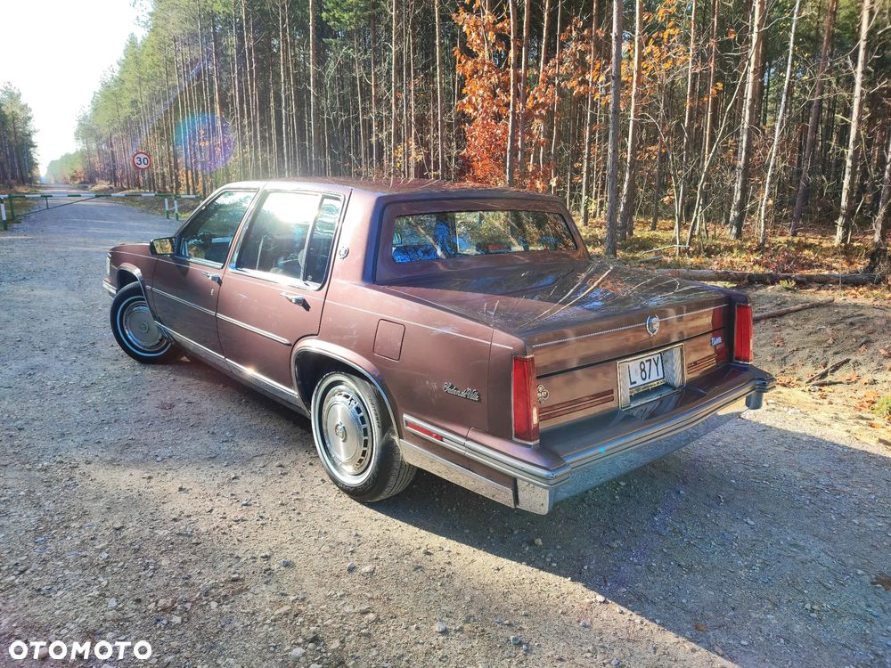 Cadillac Deville - 5