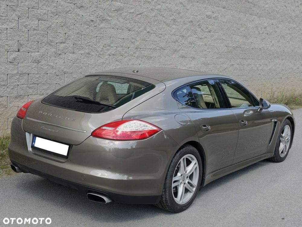 Porsche Panamera Platinum Edition PDK - 22