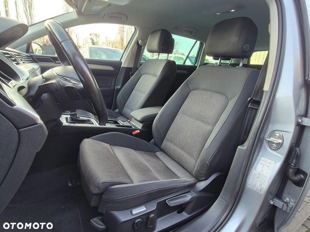 Volkswagen Passat - 24