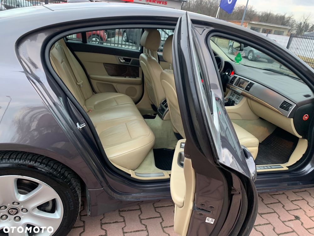 Jaguar XF 2.7 V6 Premium Luxury - 33