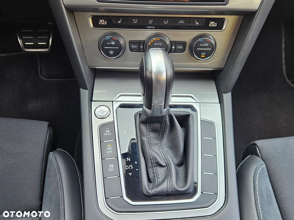 Volkswagen Passat Variant 2.0 TDI SCR 4Motion DSG Highline - 20