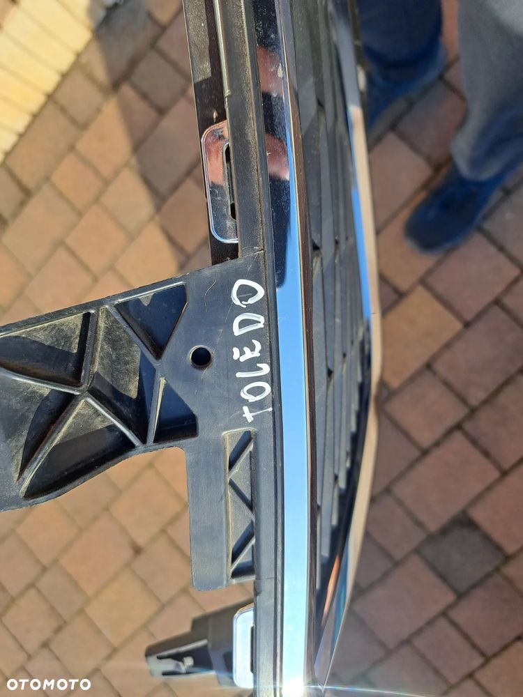 Seat Toledo IV grill atrapa chłodnicy 6JA853668  2012- - 6