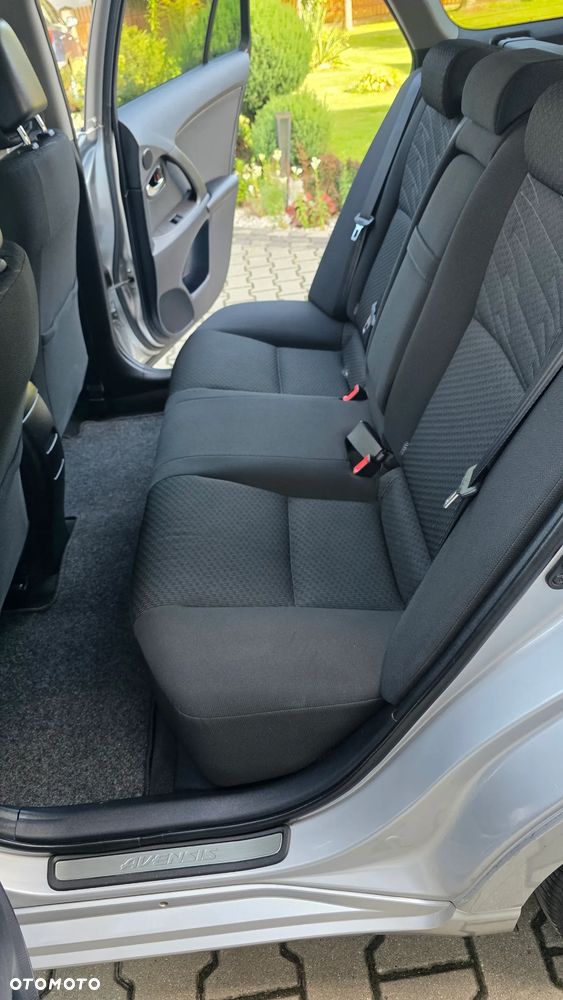 Toyota Avensis 2.0 Executive - 21