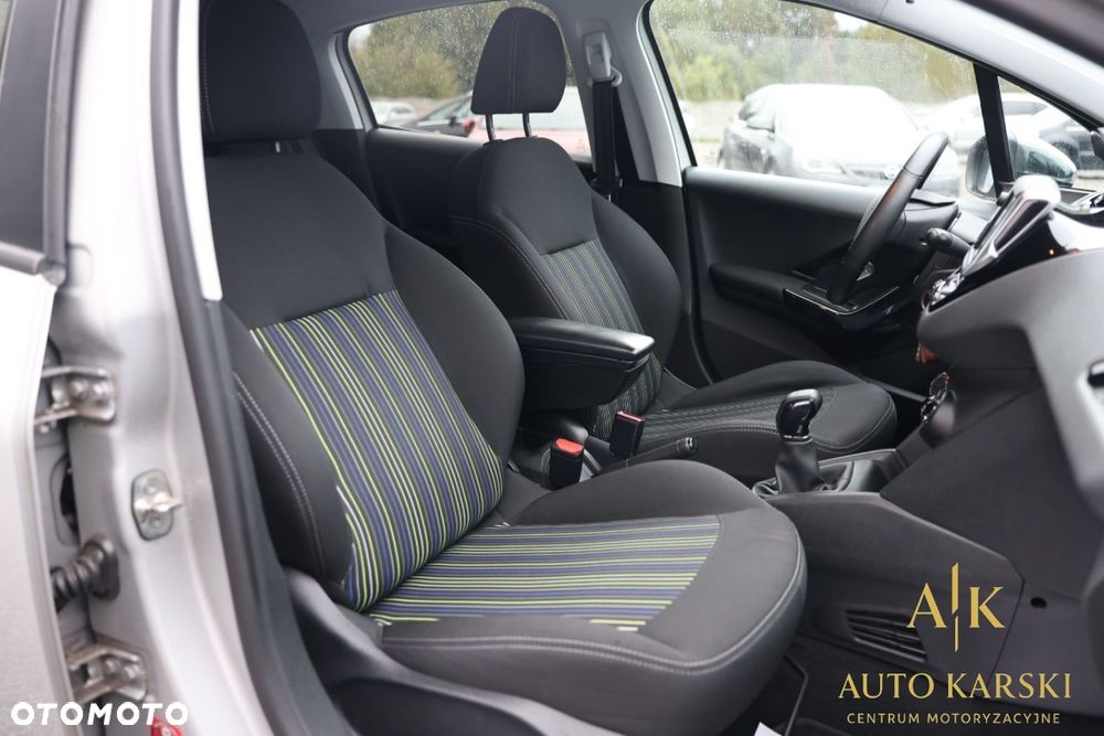 Peugeot 208 - 37