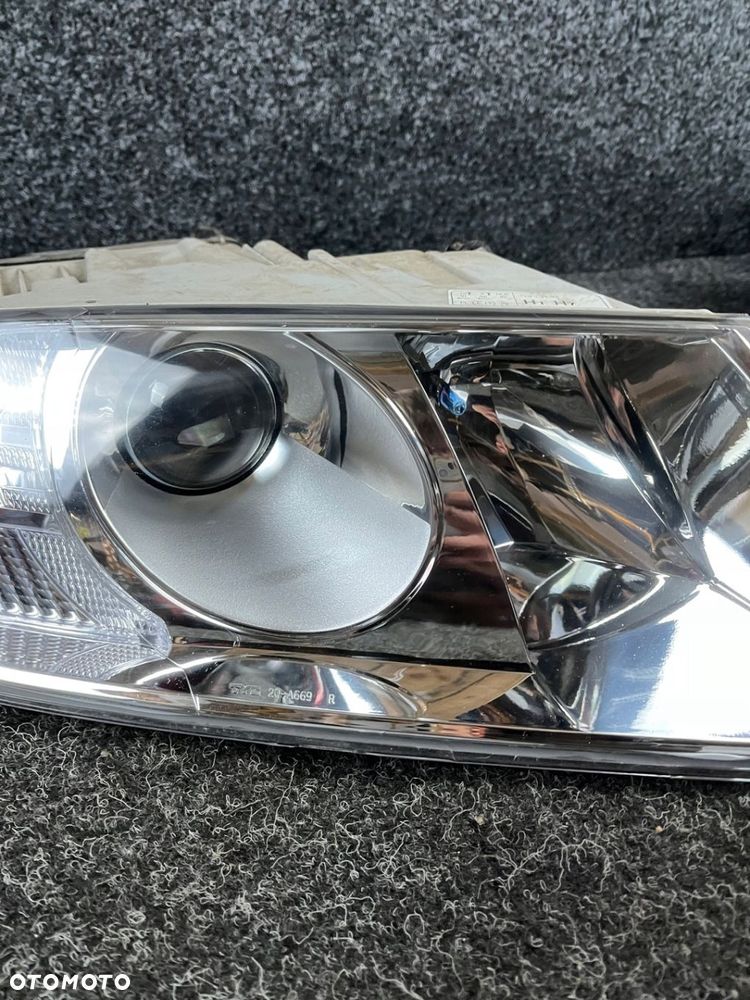 skoda octavia II reflektor lampa prawy przód prawa przednia - 4