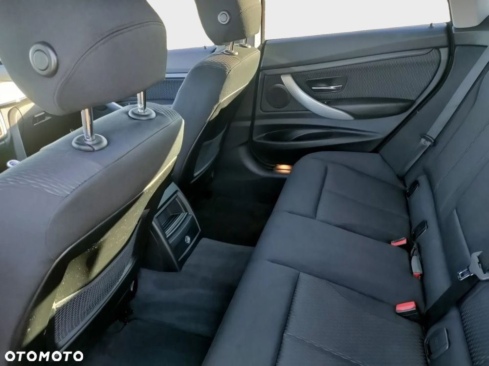 BMW 3GT 318d - 17
