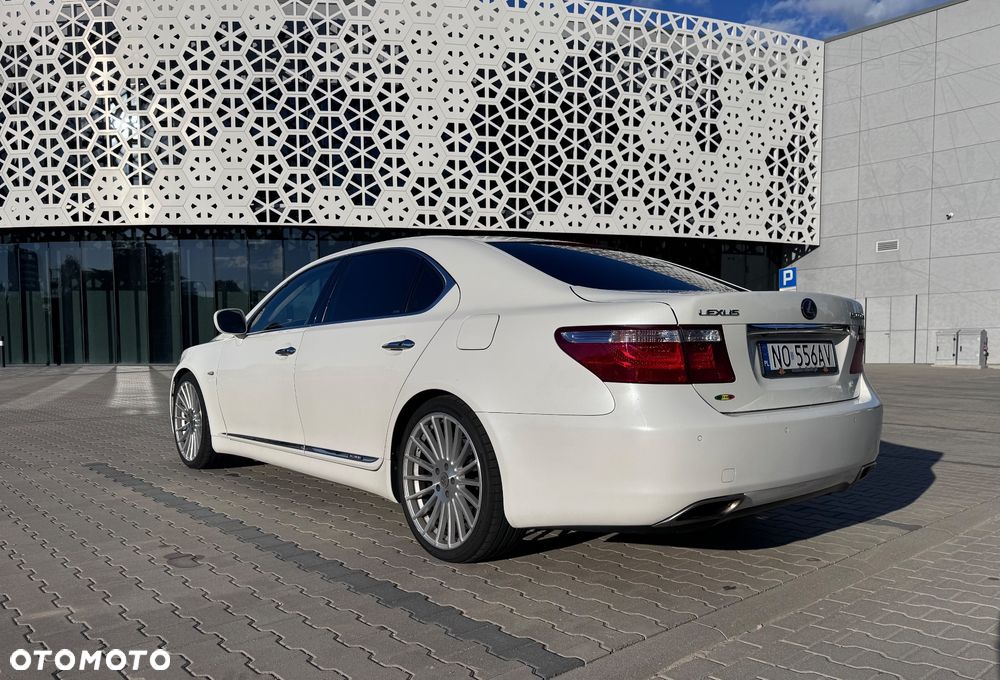 Lexus LS 600h L Superior - 13