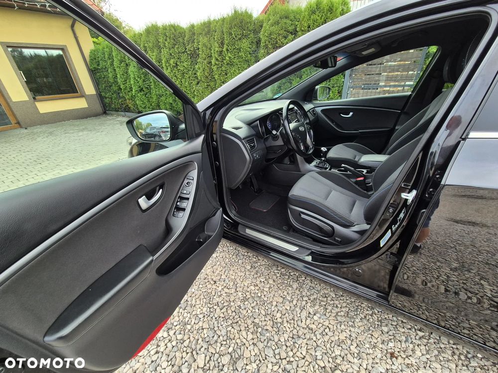 Hyundai i30 blue Kombi 1.6 GDi Passion - 17