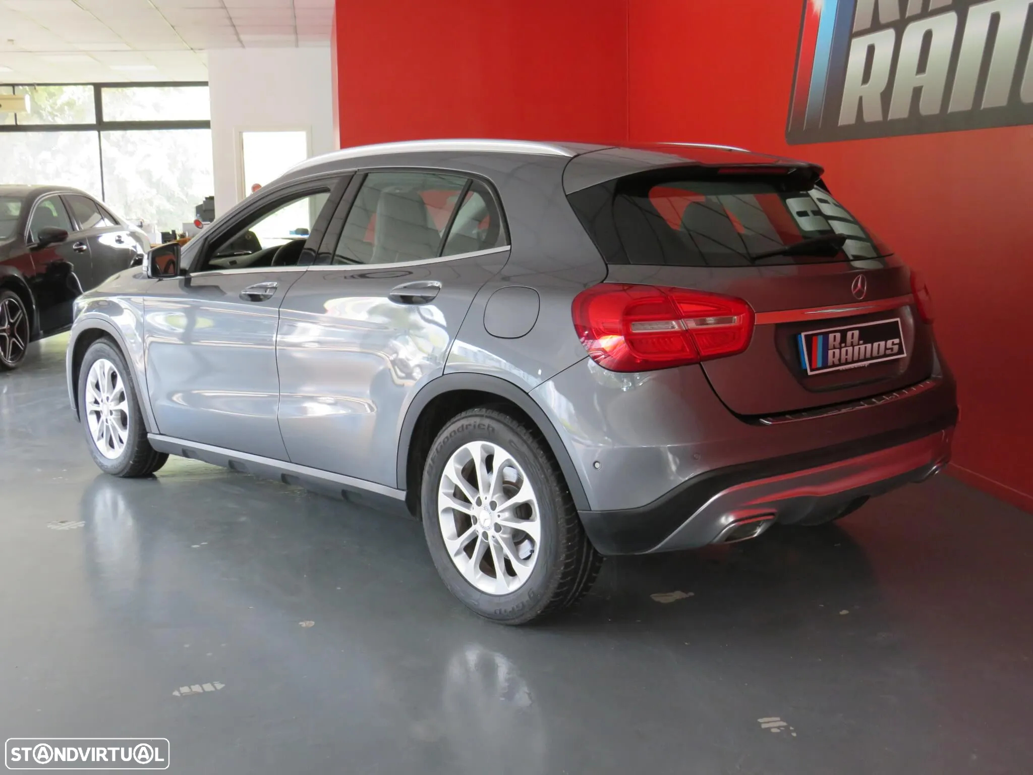 Mercedes-Benz GLA 200 d 7G-DCT Urban - 8