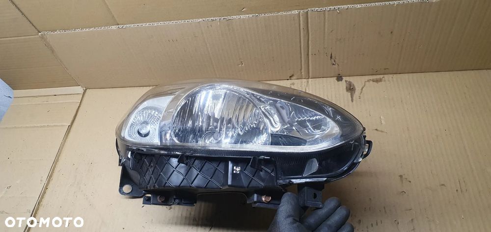 Lampa prawy przód przednia prawa Fiat Punto EVO - 3
