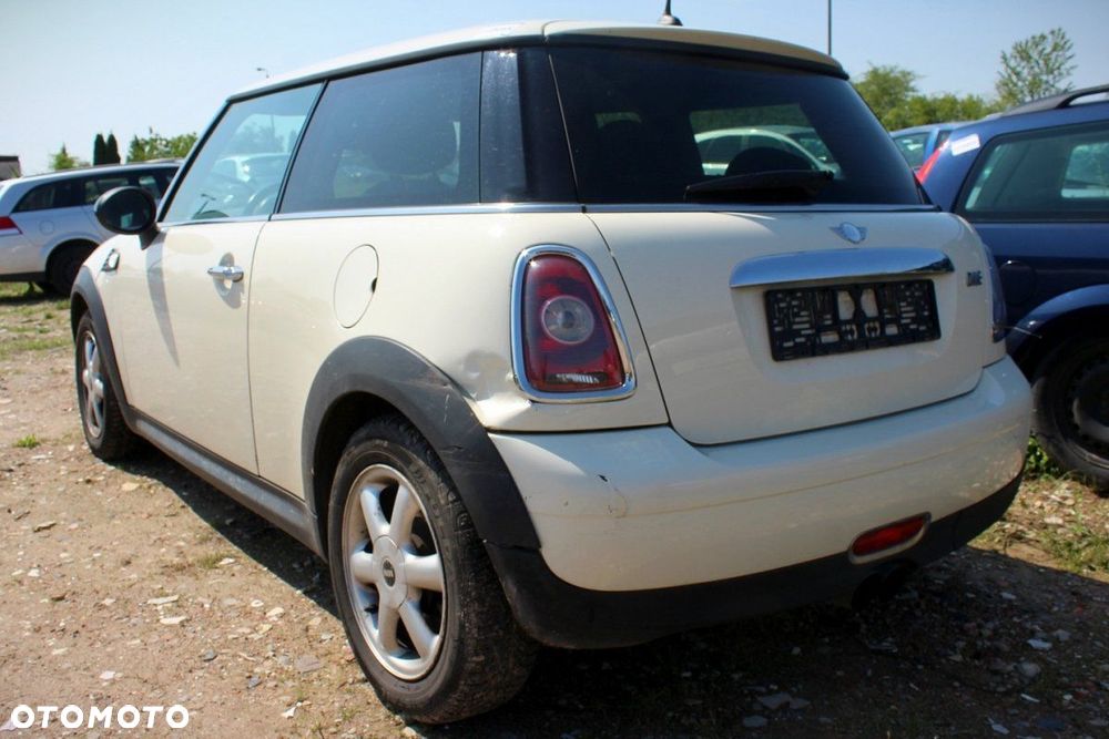 Mini One R56 2008 1.4i N12B14 HB3D (MASKA, ZDERZAK, LAMPA, BŁOTNIK, DRZWI, SZYBA, FOTEL) - 3