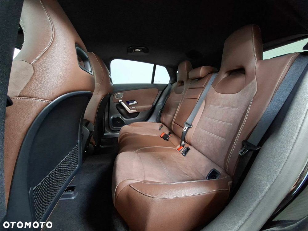 Mercedes-Benz CLA 220 d AMG Line 8G-DCT - 4
