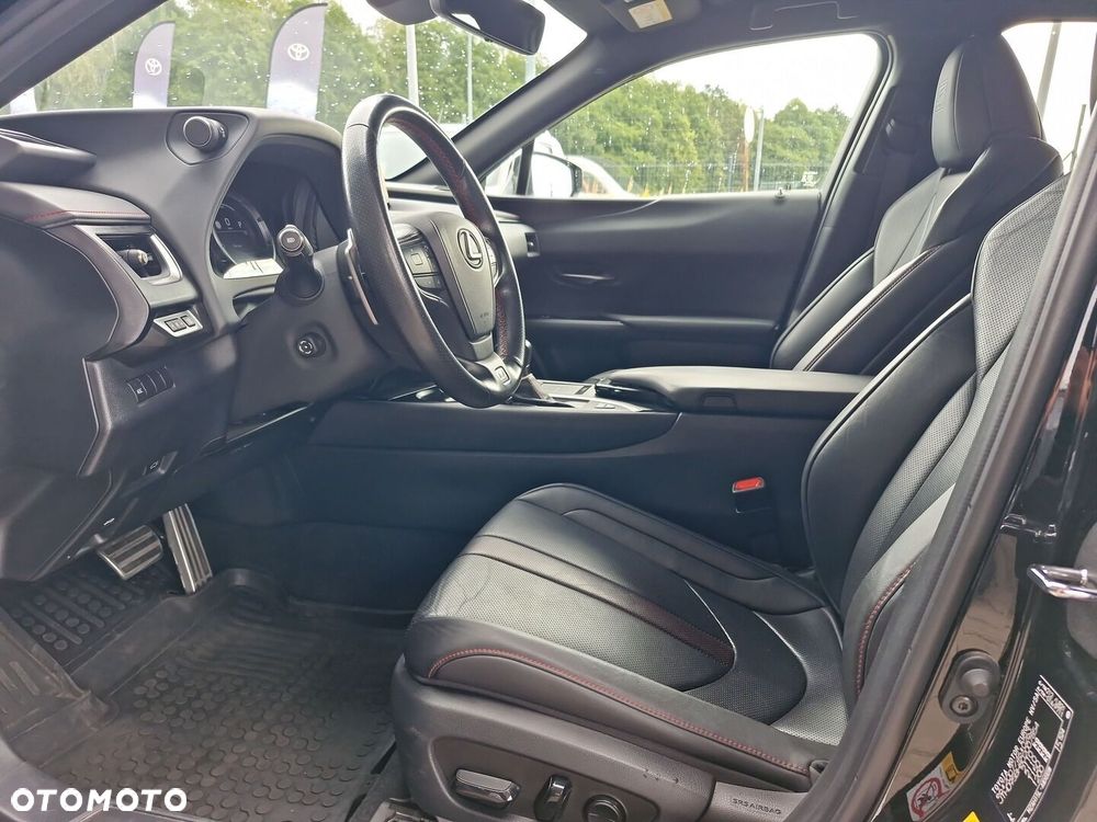Lexus UX - 12