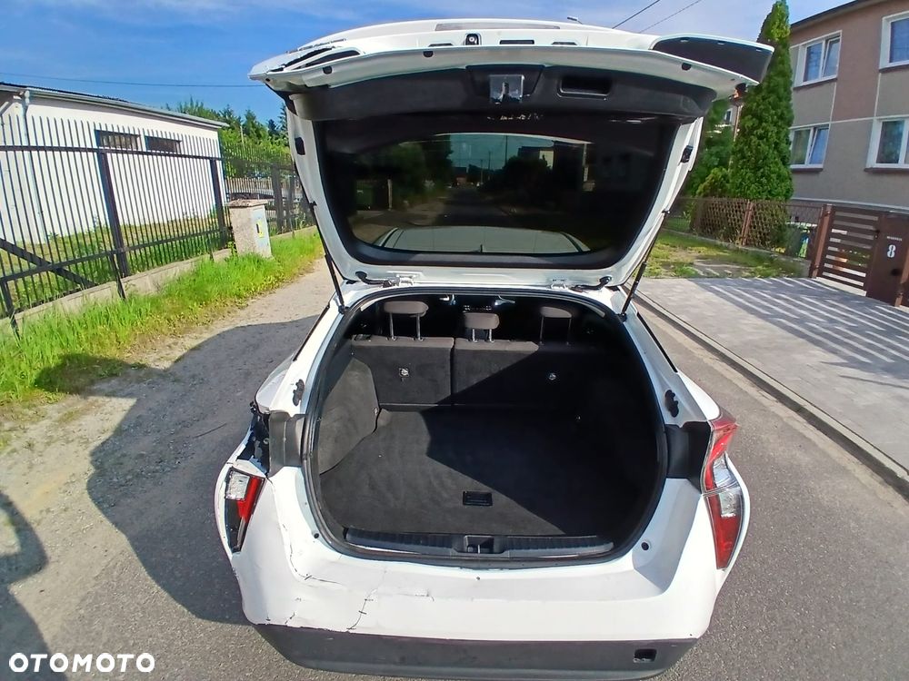 Toyota Prius 1.8 Hybrid Premium - 11