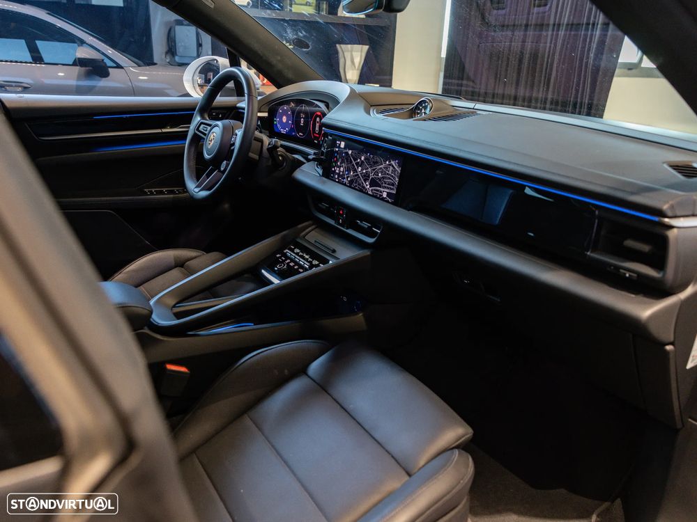 Porsche Macan Electric 4S - 44