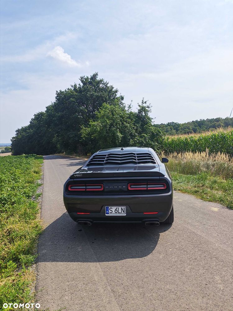 Dodge Challenger - 4