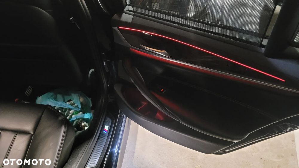 BMW Seria 5 M550i xDrive - 27