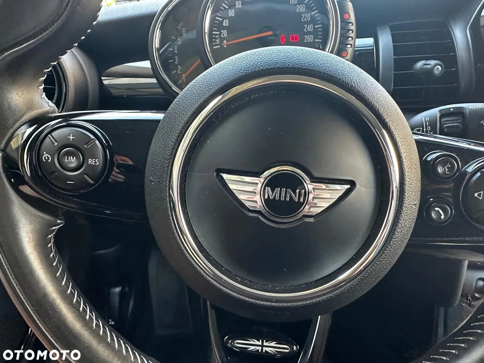 MINI Cooper Standard - 16